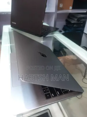 New Laptop Apple MacBook Pro 2019 8GB Intel Core I5 SSD 256GB