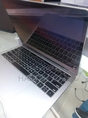 New Laptop Apple MacBook Pro 2019 8GB Intel Core I5 SSD 256GB