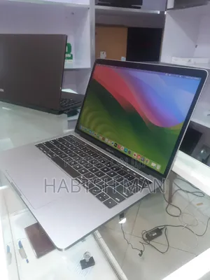 New Laptop Apple MacBook Pro 2019 8GB Intel Core I5 SSD 256GB