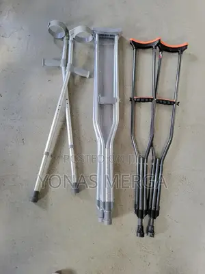 Photo - New Crutches护elbows and Auxiliary Crutches或kranch旨crutches