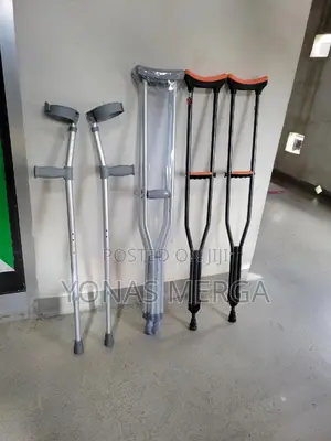 Photo - Aluminum Crutches嗜bilateral Crutches准crunch晃kranch爺crutches