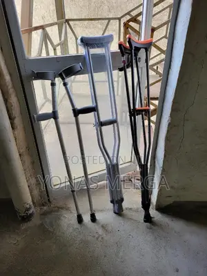 Photo - Underarm Crutches昍2pics Crutches羅crutches忠crunch每kranch