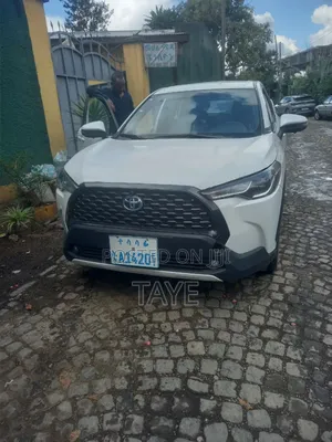 Photo - New Toyota Corolla Cross 2023 White