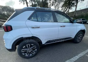 Hyundai Venue 2022 White