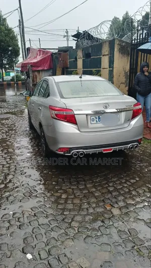 Toyota Yaris 2015 Silver