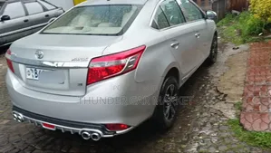 Toyota Yaris 2015 Silver