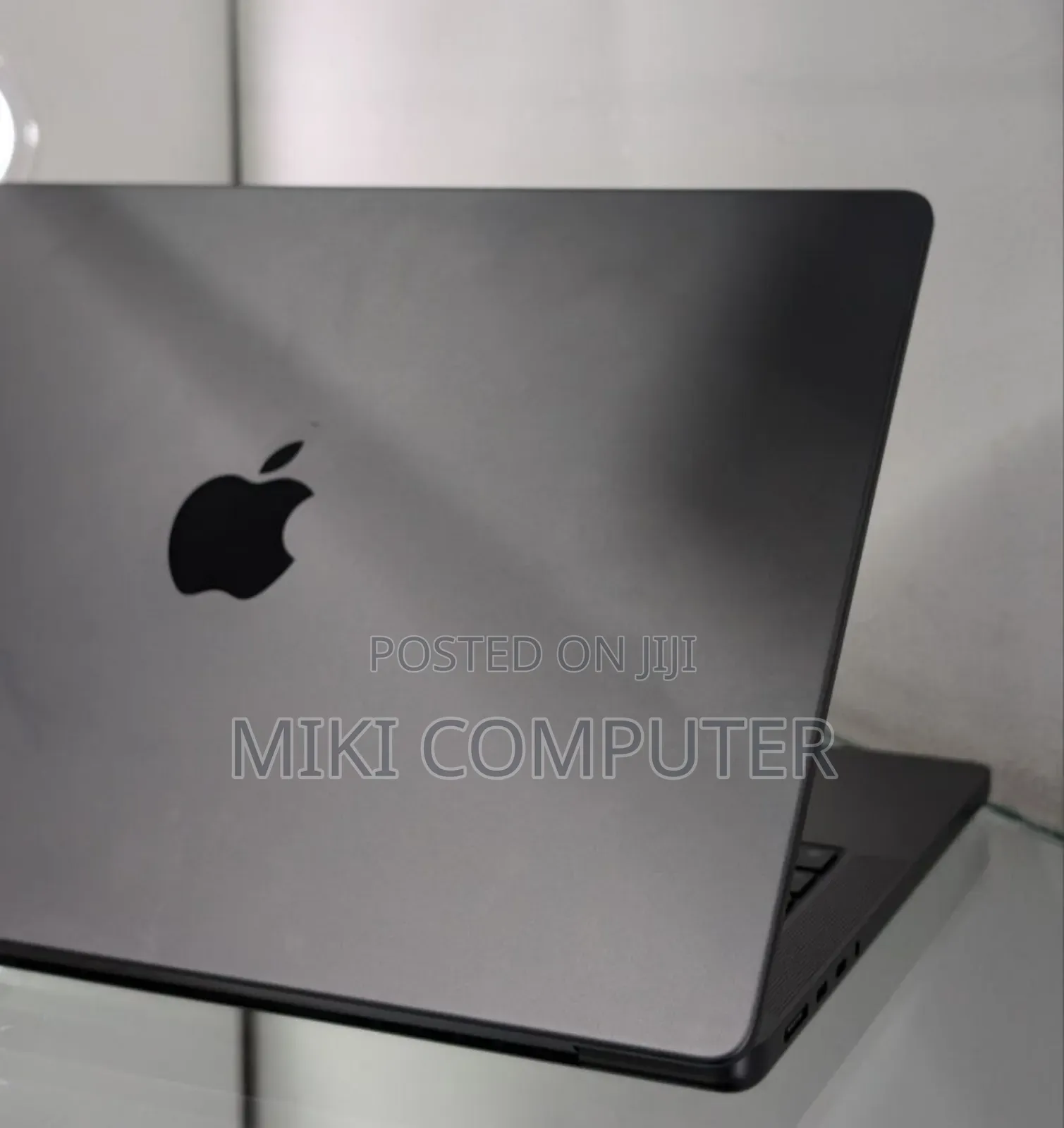 New Laptop Apple MacBook Pro 2023 M3 Pro 16-Inch 18GB Intel SSD 512GB