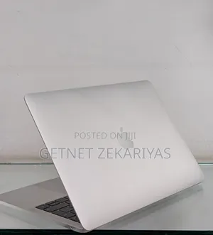 Photo - New Laptop Apple MacBook Pro 2017 8GB Intel Core I5 SSD 256GB