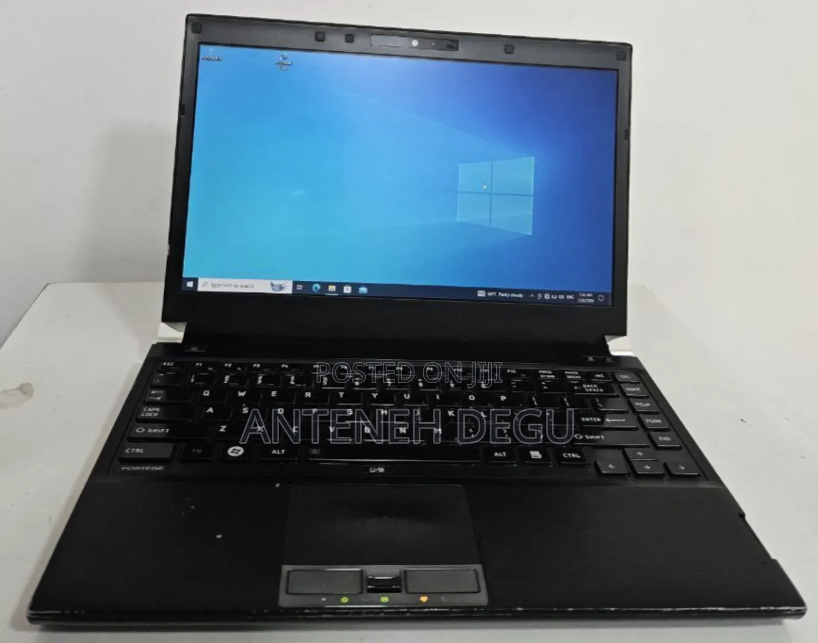 Laptop Toshiba Satellite C850 4GB HDD 320GB