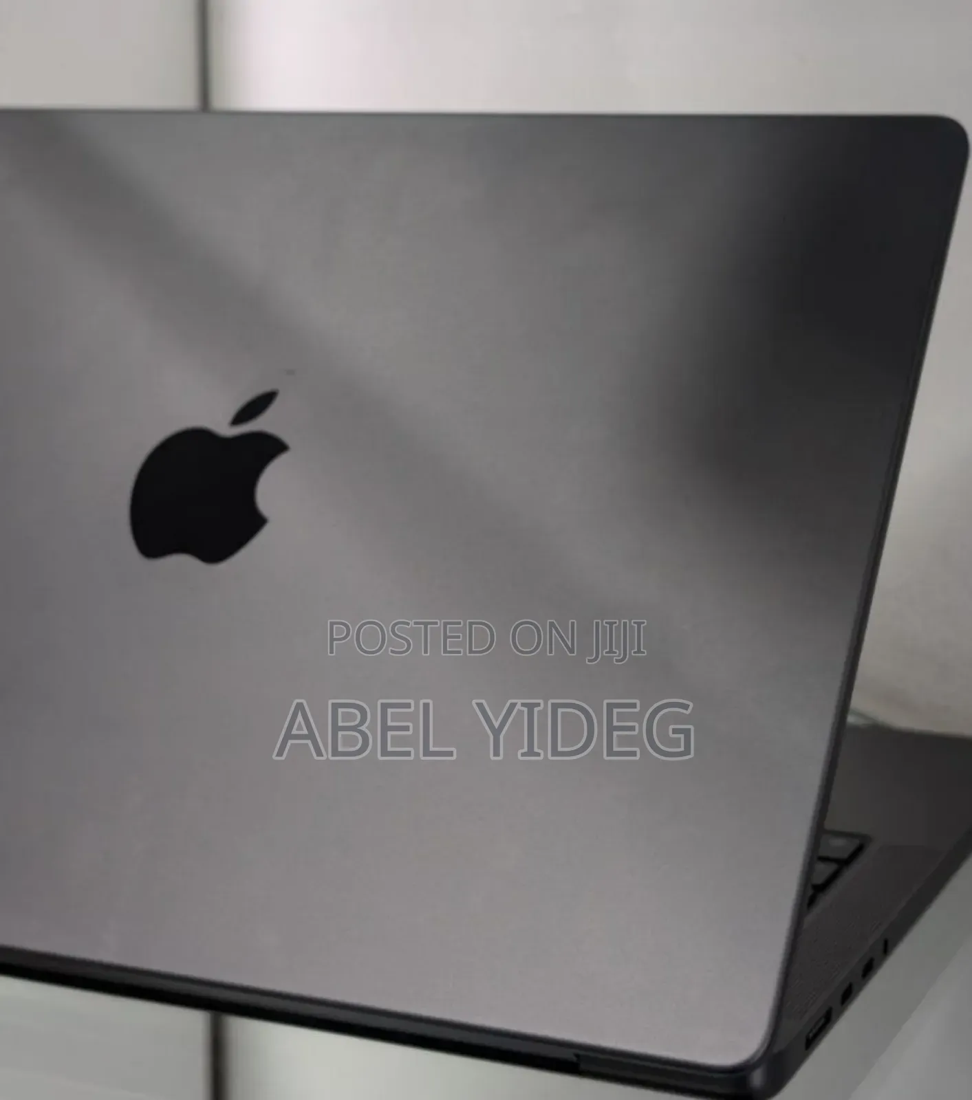 New Laptop Apple MacBook 18GB Apple M3 Pro SSD 512GB