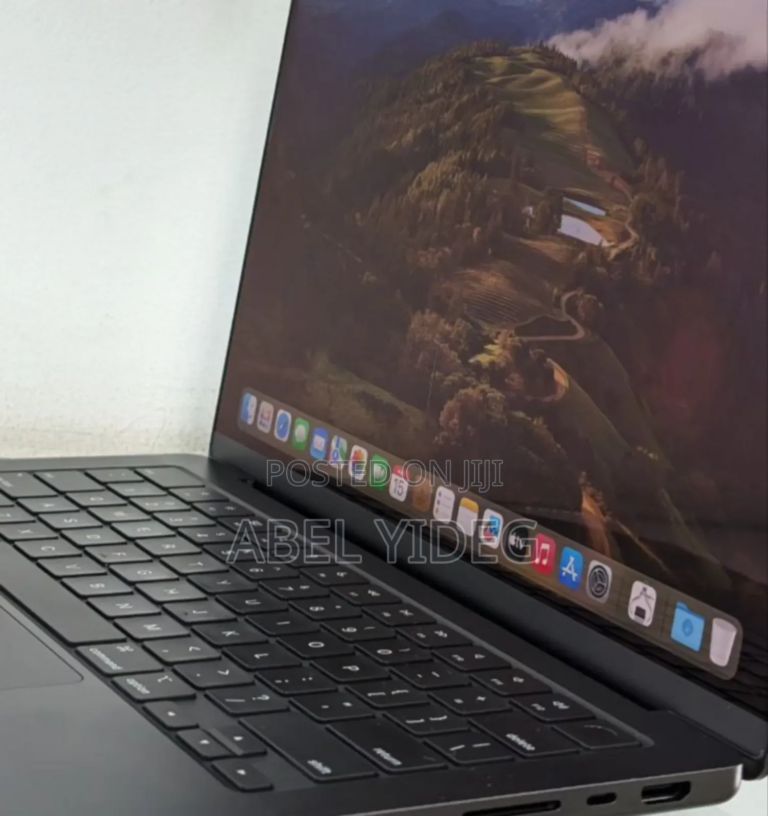 New Laptop Apple MacBook 18GB Apple M3 Pro SSD 512GB