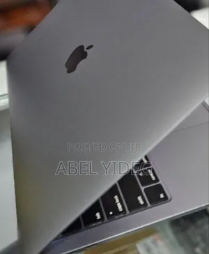 New Laptop Apple MacBook Pro 2019 16GB Intel Core I7 SSD 512GB