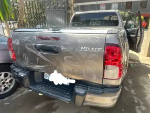 Toyota Hilux 2020 Silver