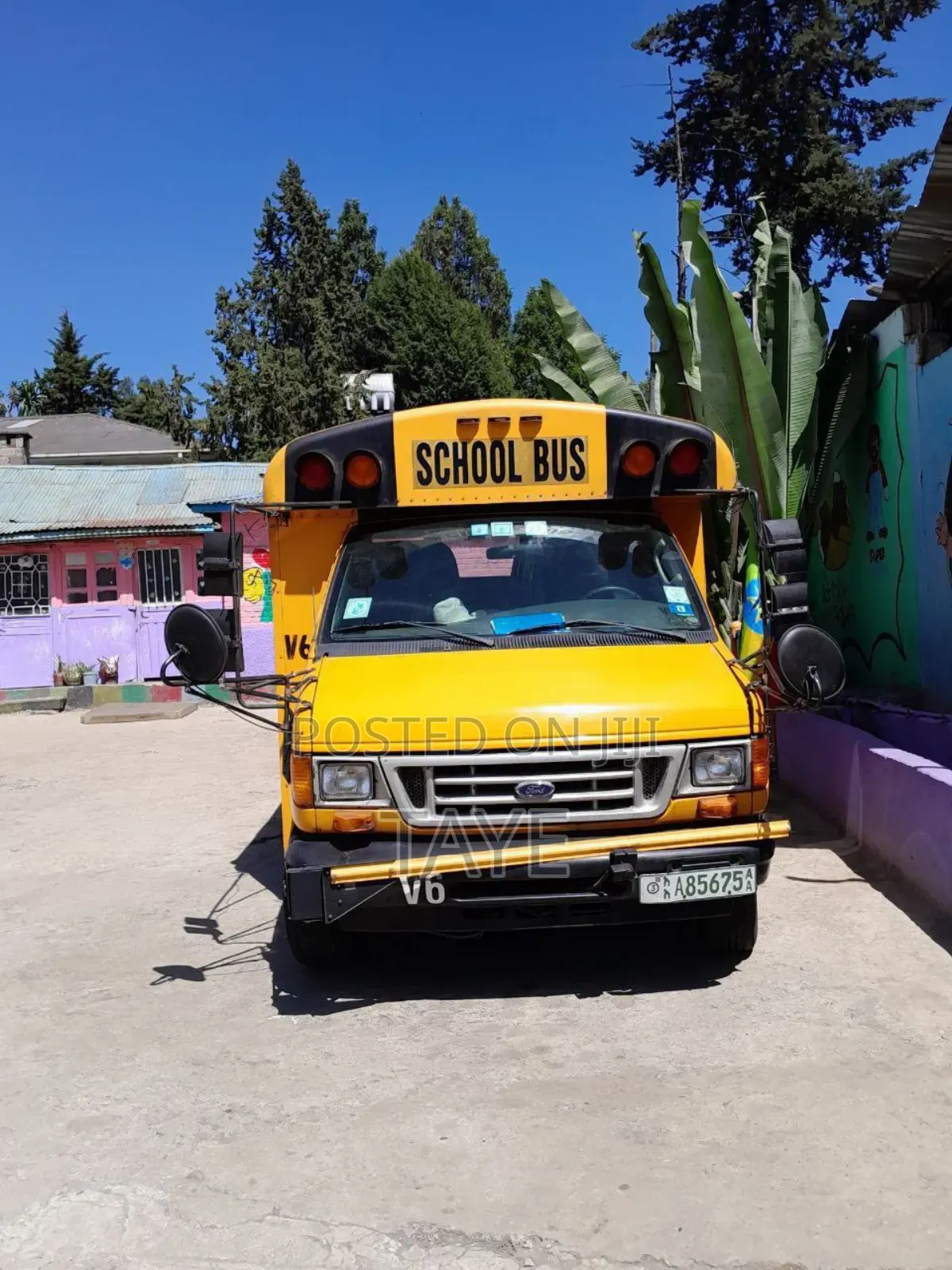Ford E450 2016 Yellow