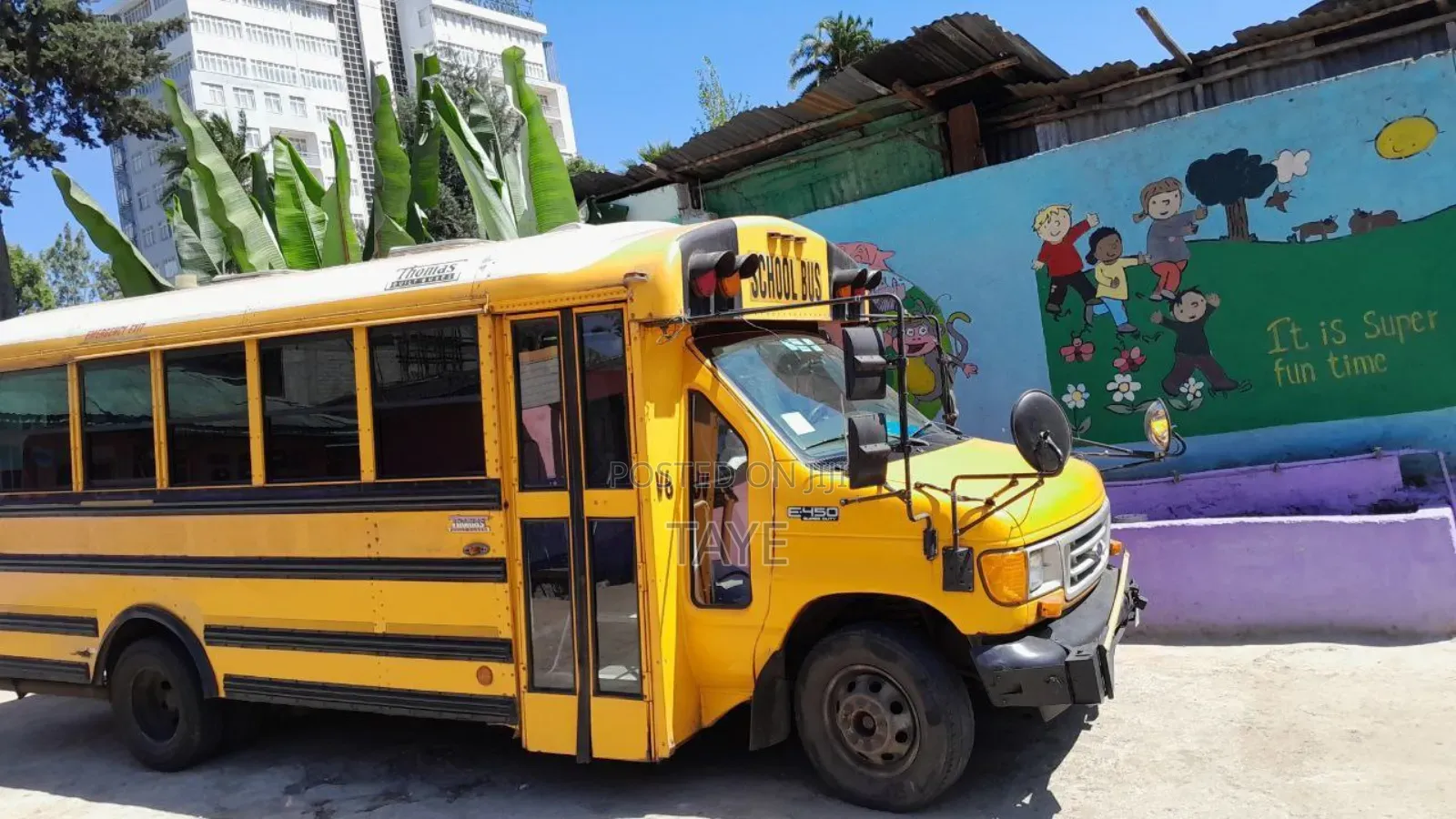 Ford E450 2016 Yellow