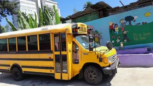 Ford E450 2016 Yellow