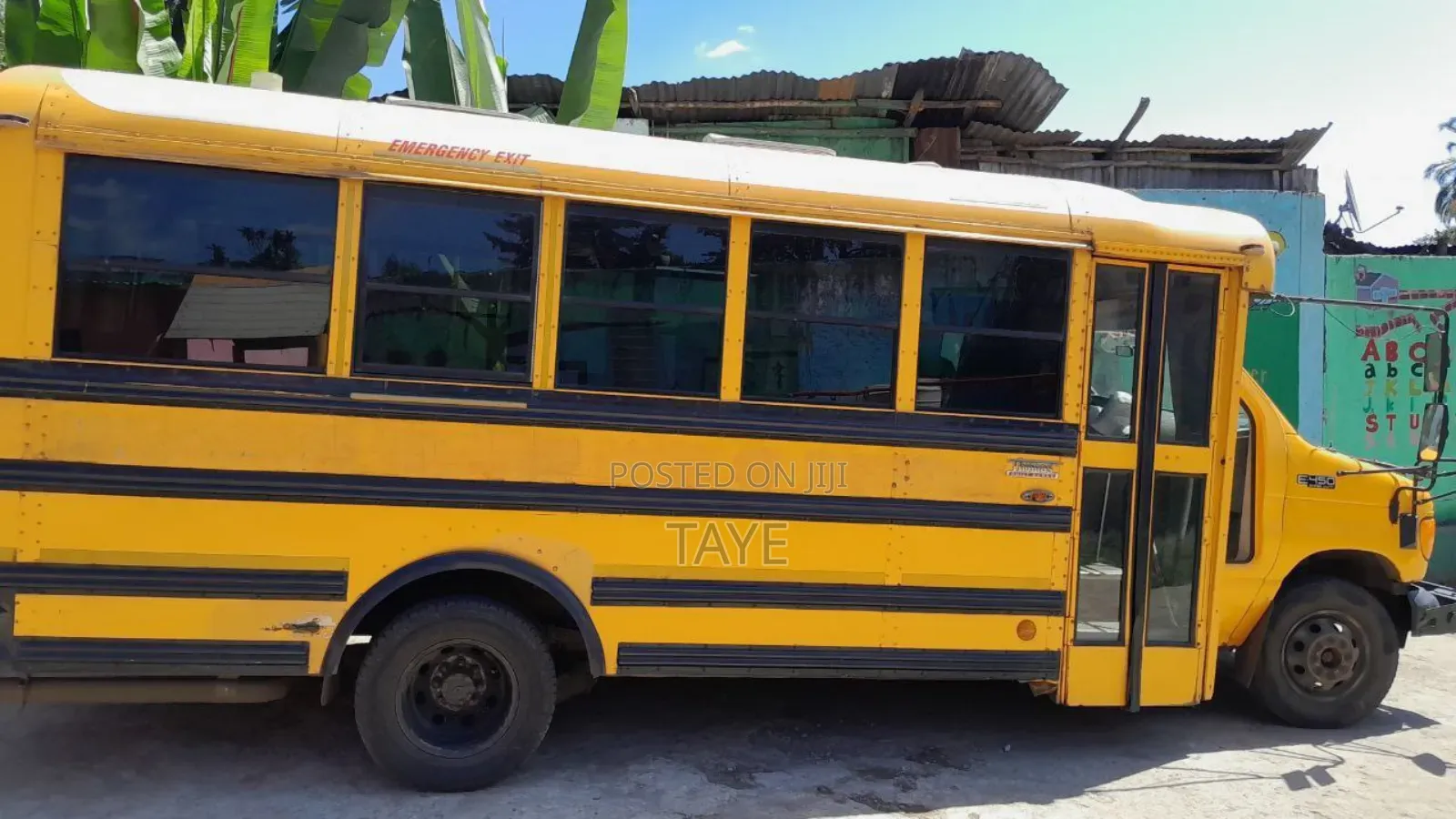 Ford E450 2016 Yellow