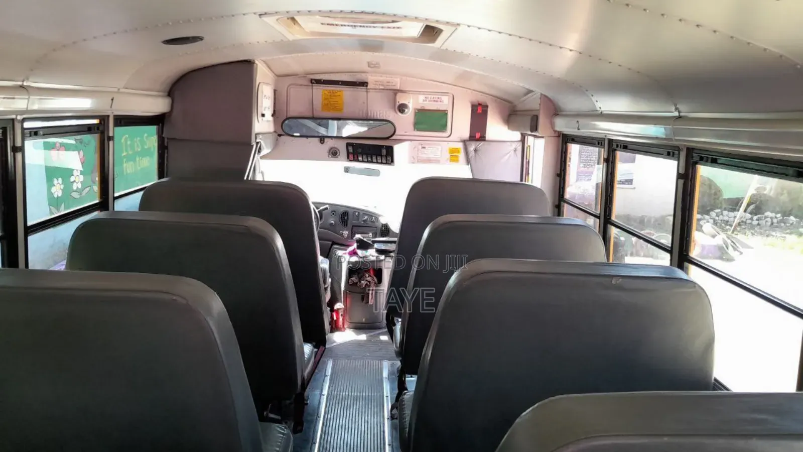 Ford E450 2016 Yellow