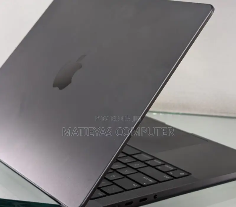 New Apple MacBook Pro 2023 M3 Max 16-Inch 18GB Apple M3 SSD 512GB