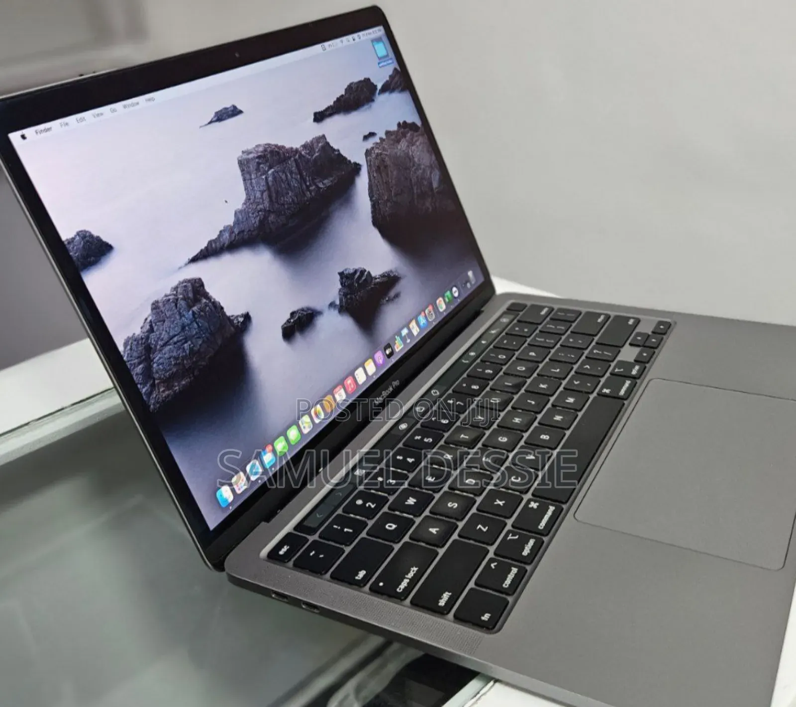 New Laptop Apple MacBook Pro 2019 8GB Intel Core I5 SSD 256GB