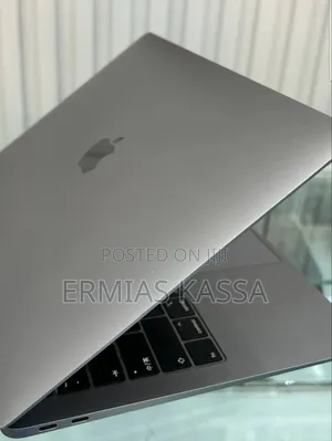 New Laptop Apple MacBook Air 2019 8GB Intel Core I5 SSD 256GB