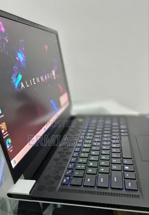 New Laptop Alienware M17x R2 16GB Intel Core I7 SSD 1T