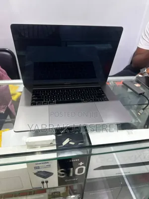 New Laptop Apple MacBook Pro 2018 16GB Intel Core I7 SSD 512GB