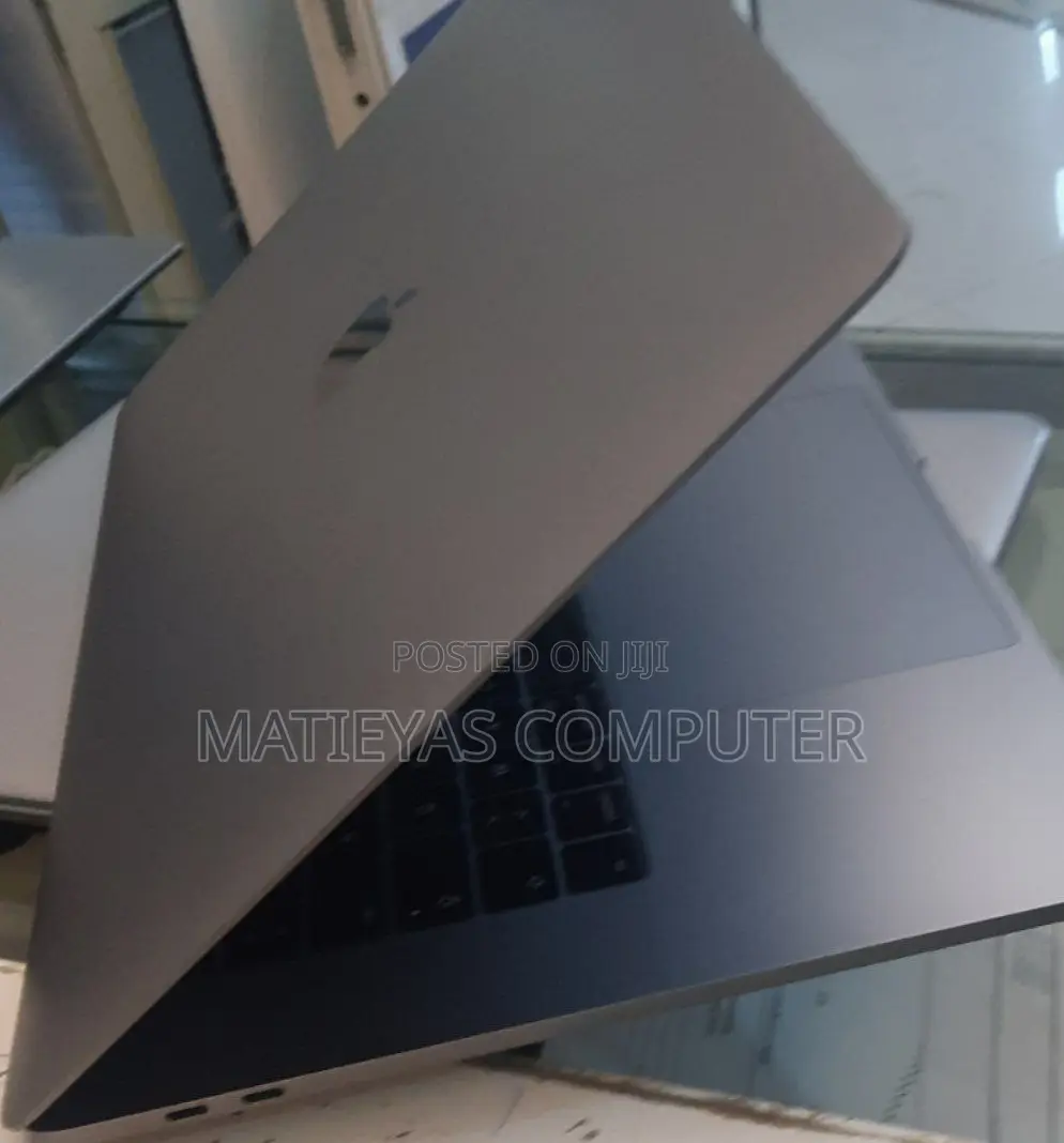 New Laptop Apple MacBook Air 2019 8GB Intel Core I5 SSD 256GB