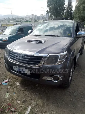 Photo - Toyota Hilux 2013 Gray