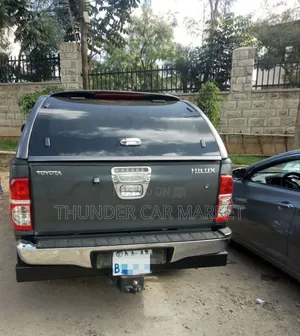 Toyota Hilux 2013 Gray