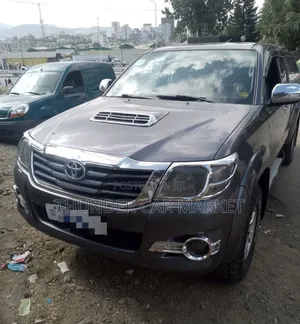 Toyota Hilux 2013 Gray
