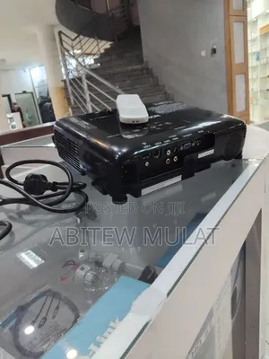 Photo - Brand New Epson Projector EH-TW490 With Bag and Remote