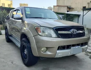 Photo - Toyota Hilux 2007 Gold