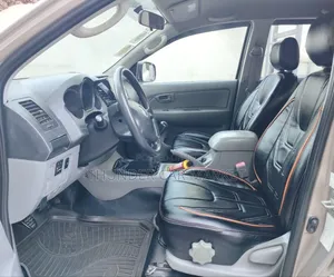 Toyota Hilux 2007 Gold