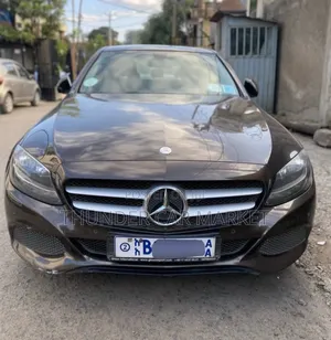 Photo - Mercedes-Benz C180 2016 Burgundy