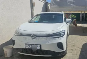 Photo - Volkswagen ID.4 2022 White