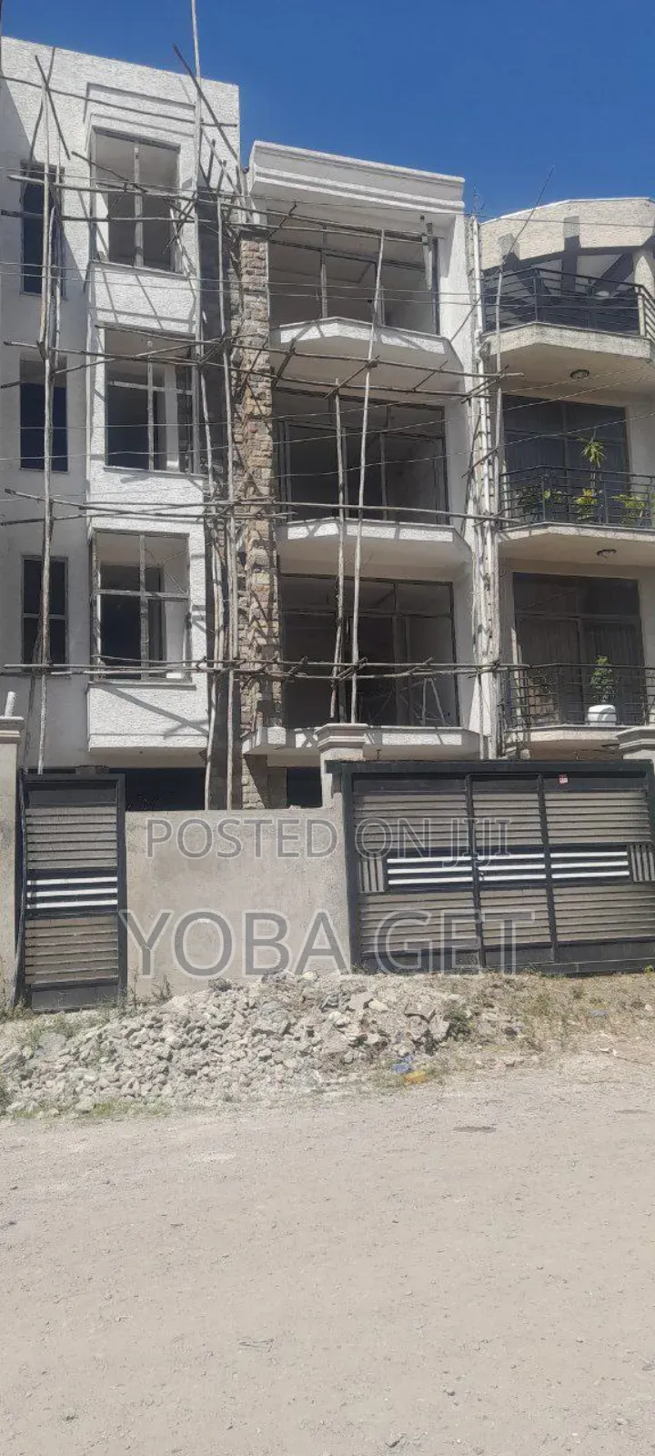 5bdrm House in Akaky Kaliti for sale