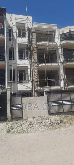 5bdrm House in Akaky Kaliti for sale