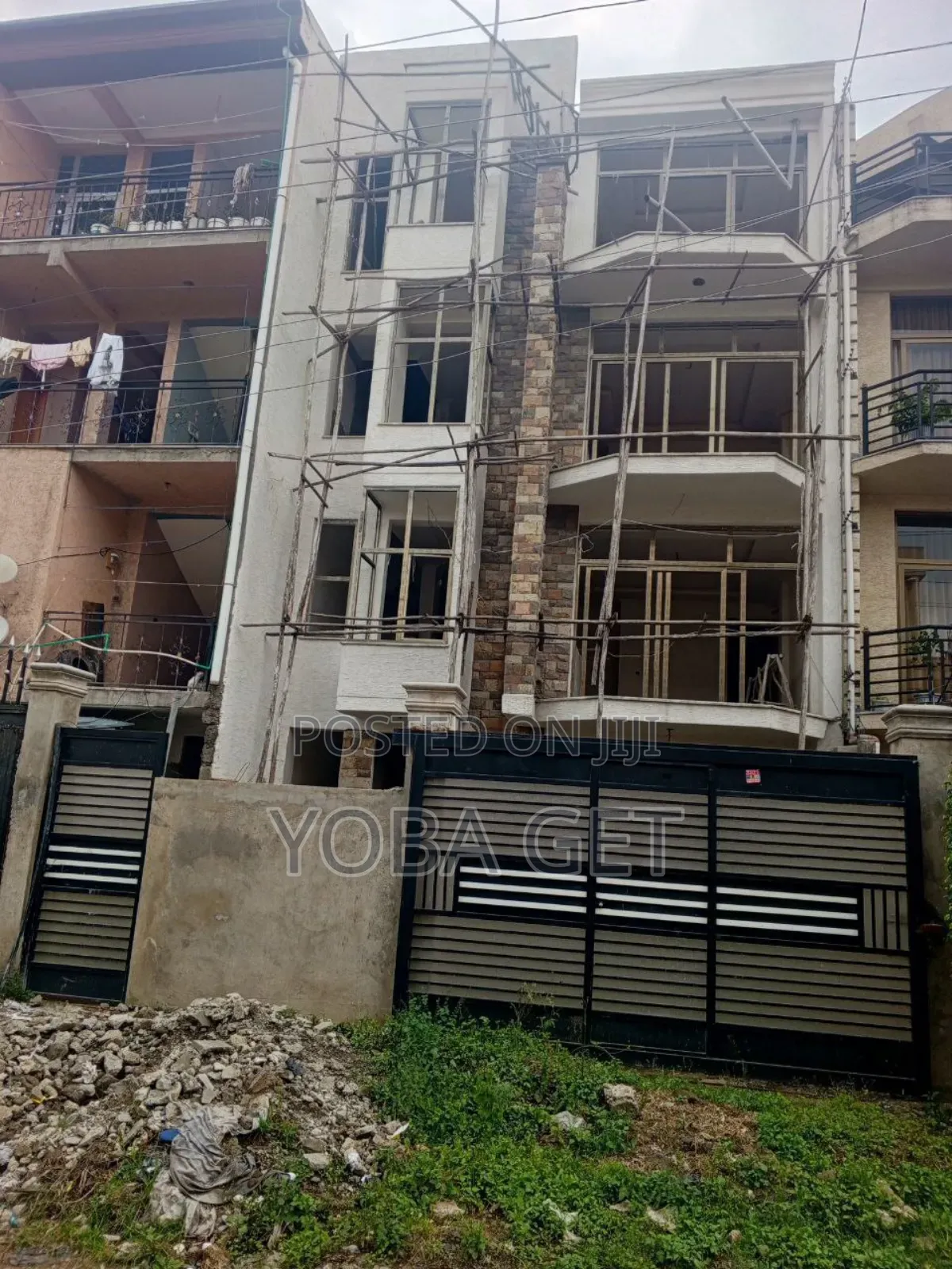 5bdrm House in Akaky Kaliti for sale
