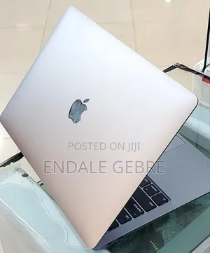 Photo - New Laptop Apple MacBook Pro 2020 16GB Intel Core I7 SSD 512GB
