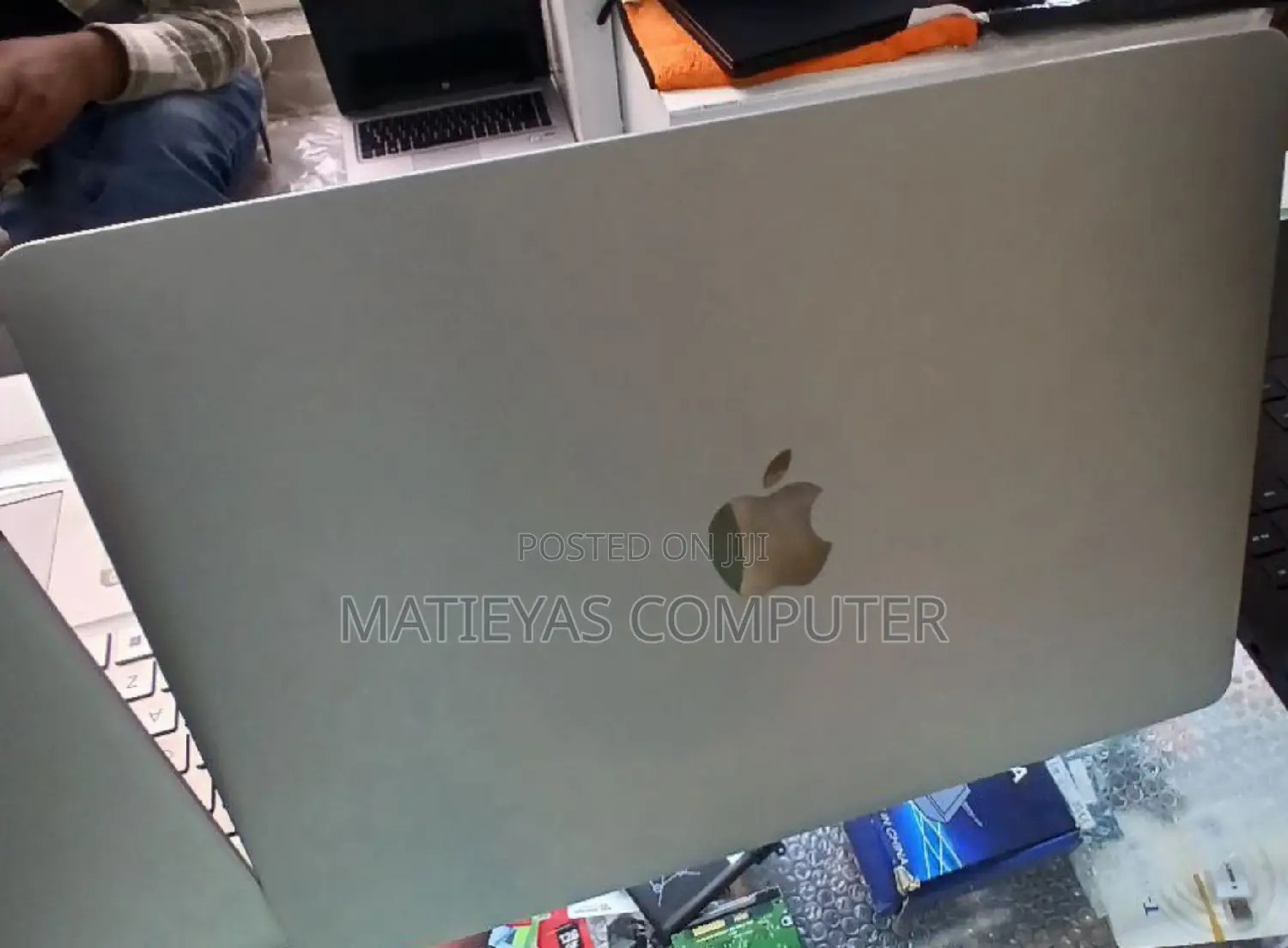 New Laptop Apple MacBook Air 2023 M2 8GB Apple M2 SSD 256GB