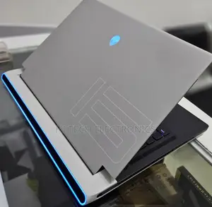 New Laptop Alienware M17x R2 32GB Intel Core I7 SSD 1T