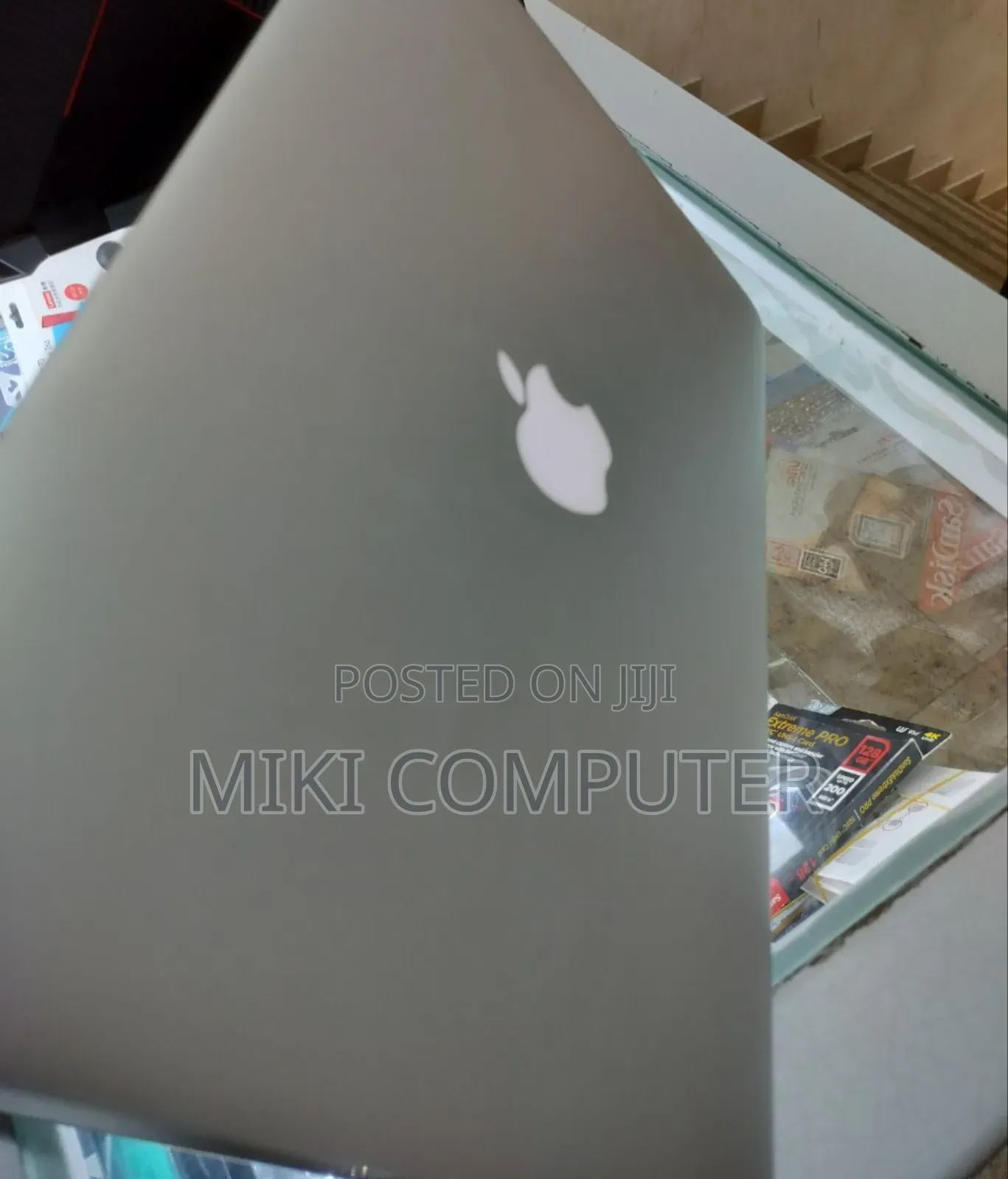 New Laptop Apple MacBook Pro 2015 8GB Intel Core I5 SSD 256GB