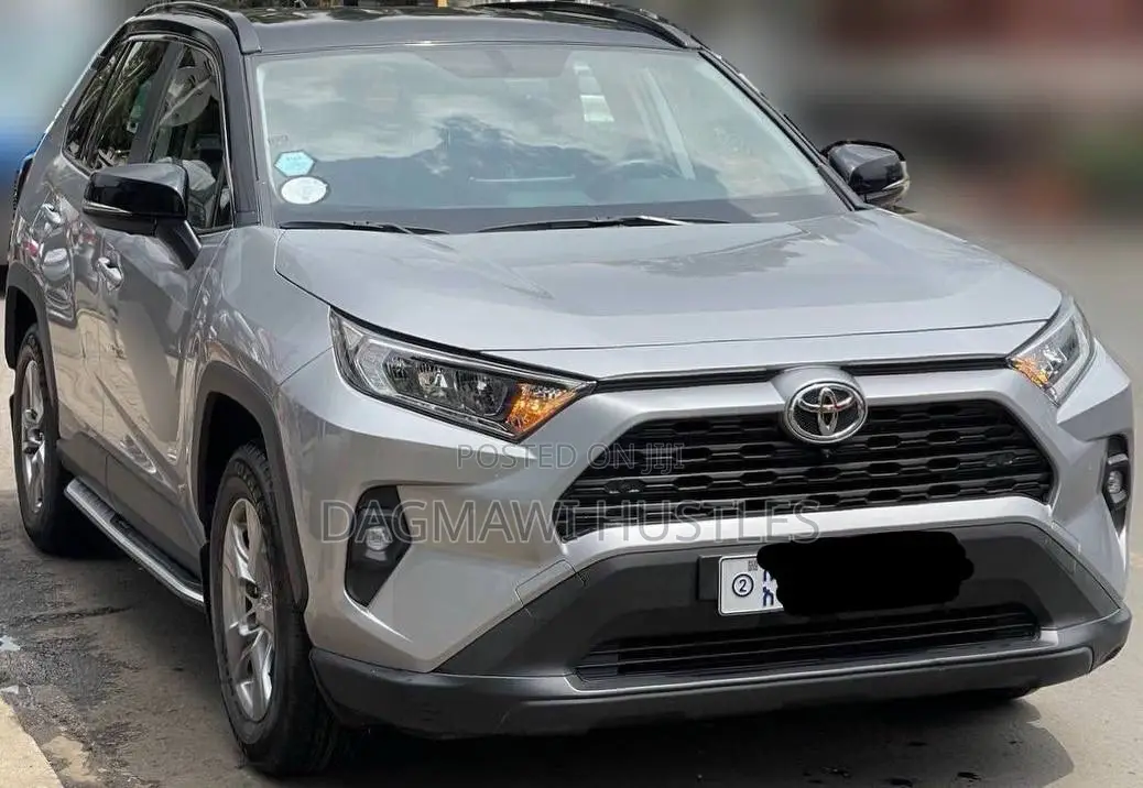 Toyota RAV4 2022 Silver