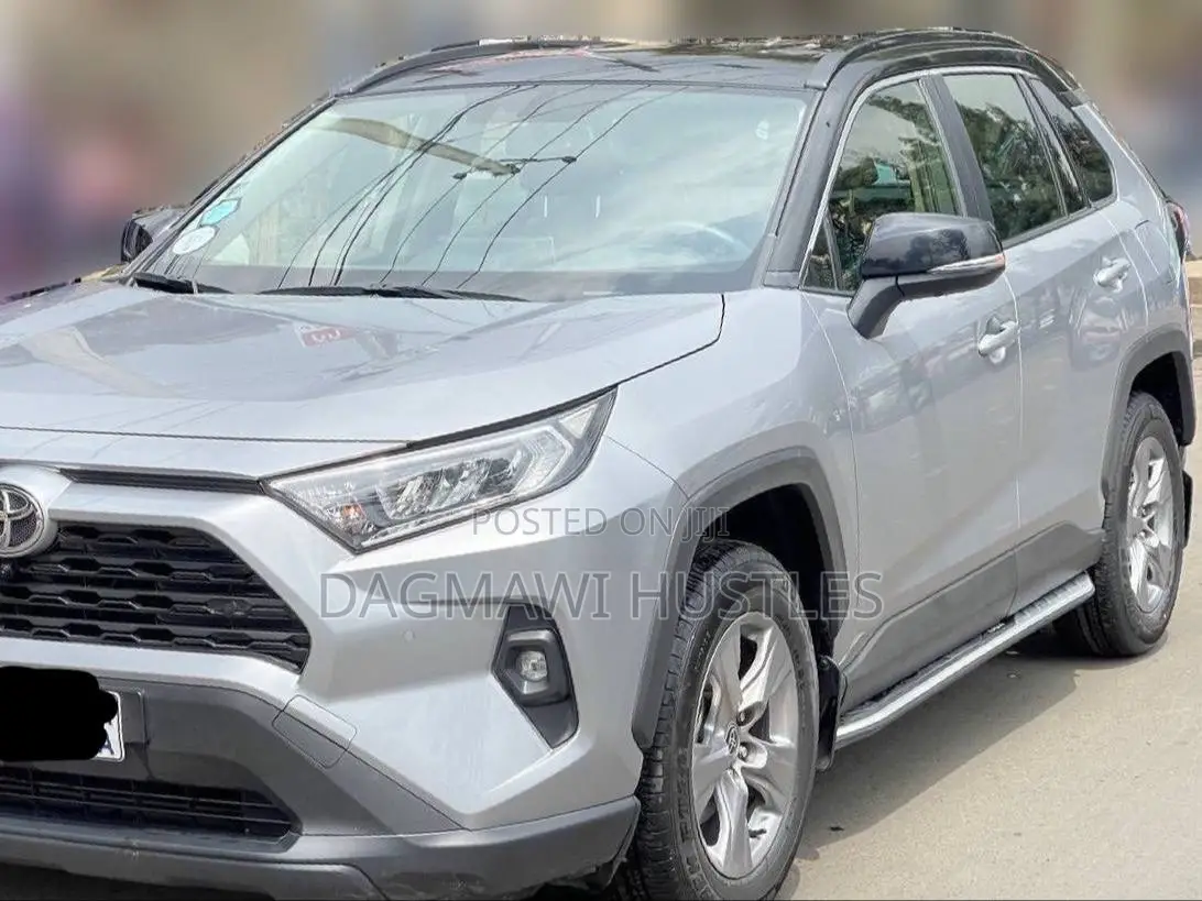 Toyota RAV4 2022 Silver