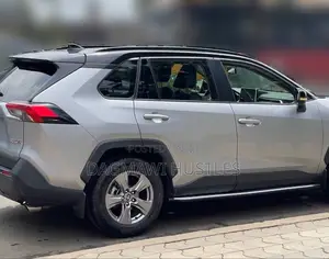 Toyota RAV4 2022 Silver
