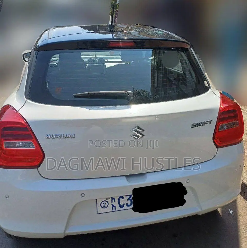 Suzuki Swift 2022 White