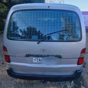 Toyota HiAce 2005 Silver