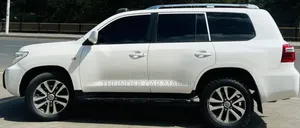 Toyota Land Cruiser 2012 White