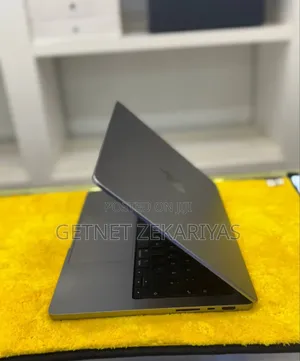 New Laptop Apple MacBook Pro 2021 M1 16GB Apple M1 Pro SSD 512GB